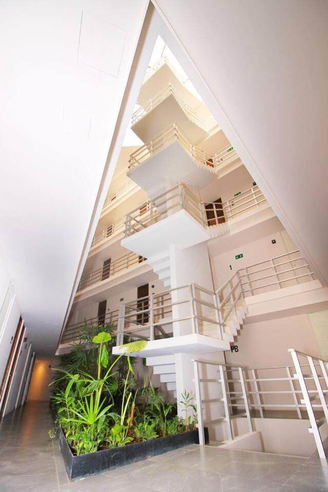 Downtown Stylish 2br With Large Terrace Pool Gym And Bar *