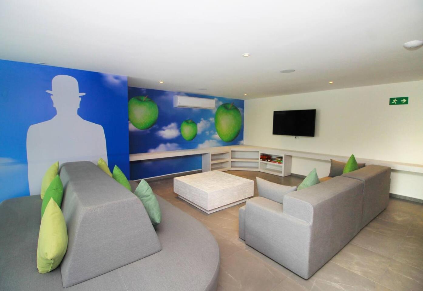Downtown Stylish 2br With Large Terrace Pool Gym And Bar *