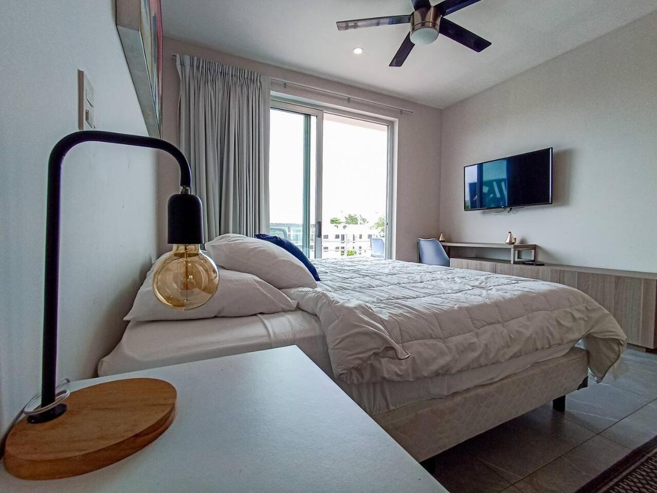 Downtown Stylish 2br With Large Terrace Pool Gym And Bar *