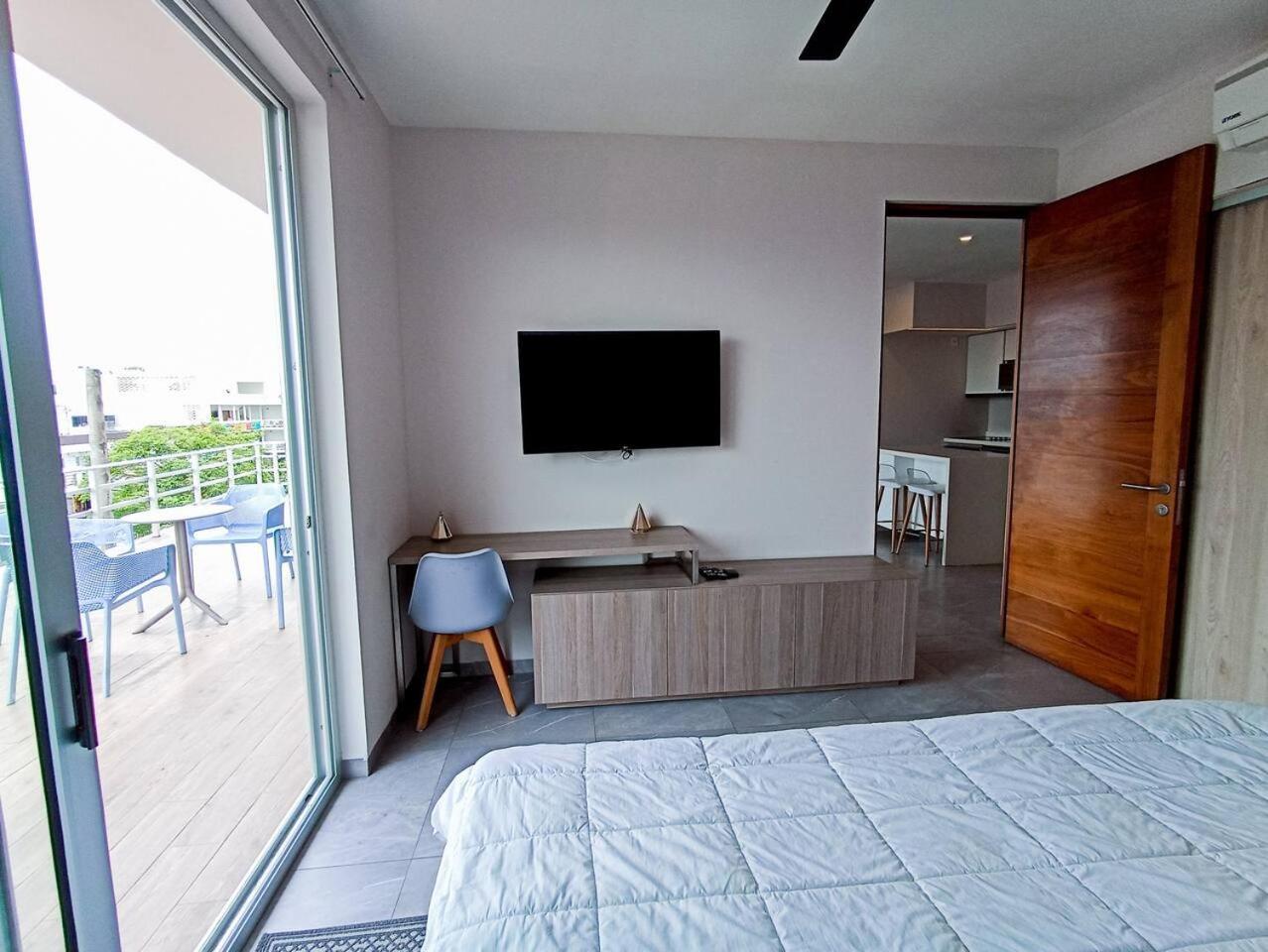 Downtown Stylish 2br With Large Terrace Pool Gym And Bar *