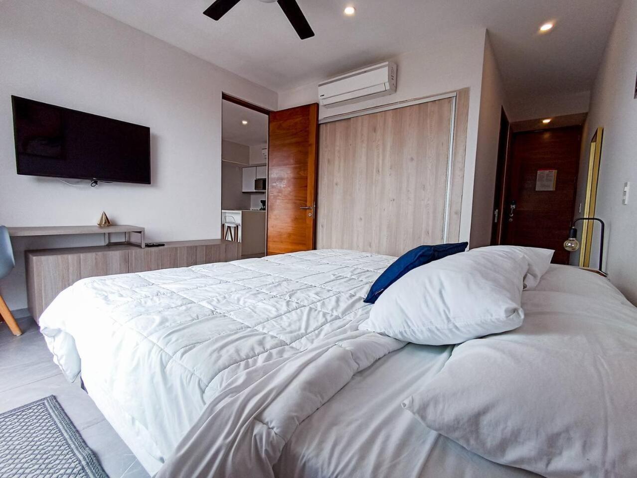 Downtown Stylish 2br With Large Terrace Pool Gym And Bar Playa del Carmen