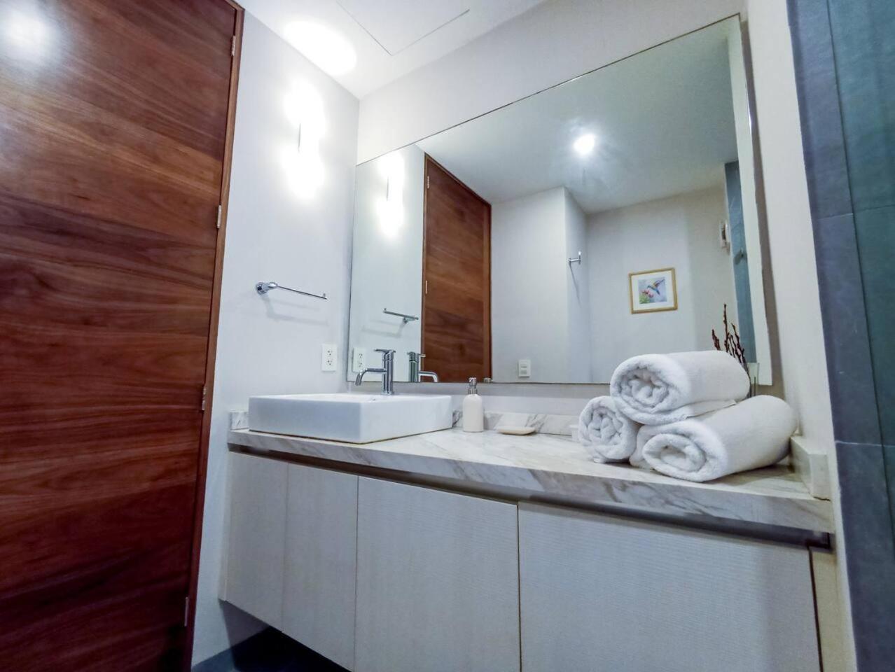 Downtown Stylish 2br With Large Terrace Pool Gym And Bar Apartamento *