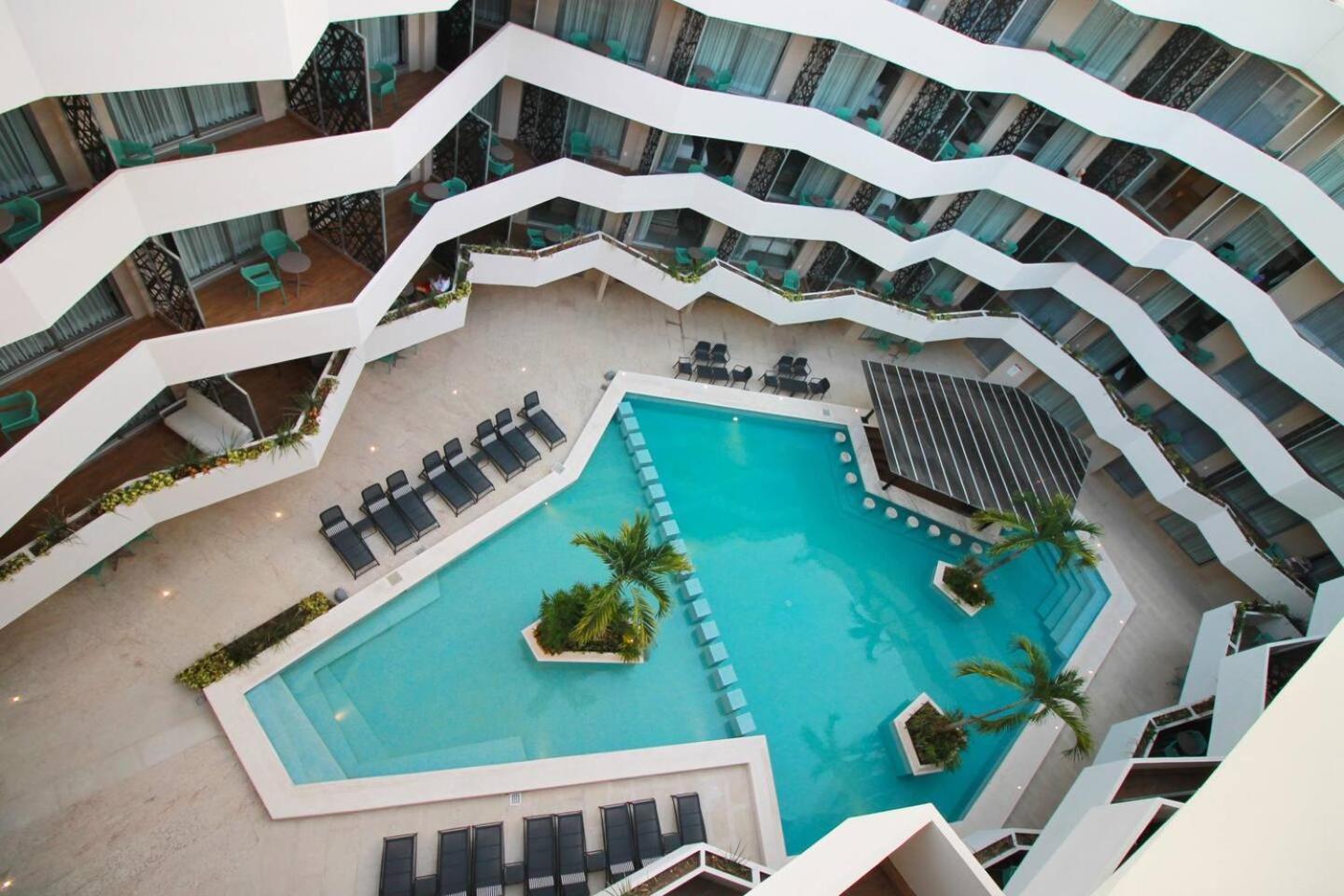 Downtown Stylish 2br With Large Terrace Pool Gym And Bar *